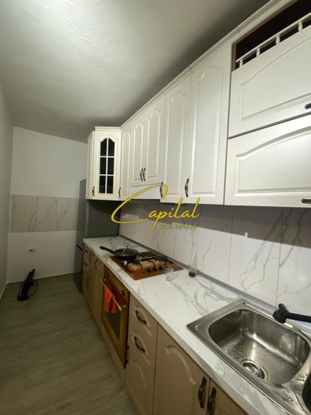 Tirane, jepet me qera apartament 2+1 Kati 1, 75 m² 550 € (21 DHJETORI)