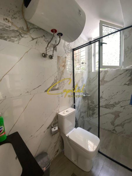 Tirane, jepet me qera apartament 2+1 Kati 1, 75 m² 550 € (21 DHJETORI)