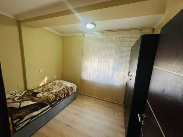 Tirane, jepet me qera apartament 2+1+Ballkon Kati 4, 70 m² 650 € (KOSOVAREVE)