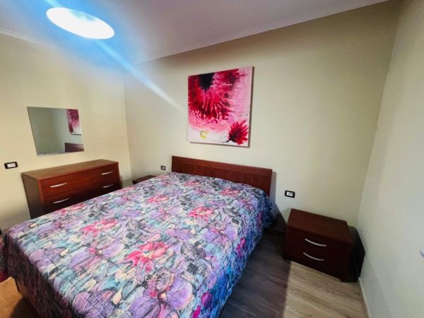 Tirane, jepet me qera apartament 2+1+Ballkon Kati 4, 70 m² 650 € (KOSOVAREVE)