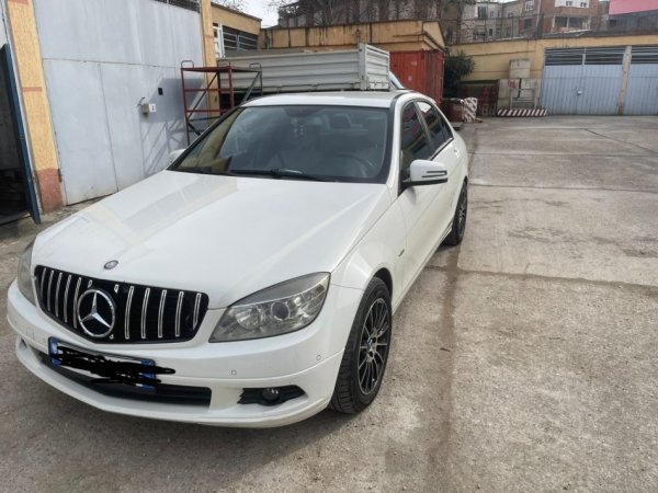 Shqiperi, shes makine MERCEDES BENZ C CLAS 220 2010 Nafte, e bardhë manuale 2.100 km 6.500 €