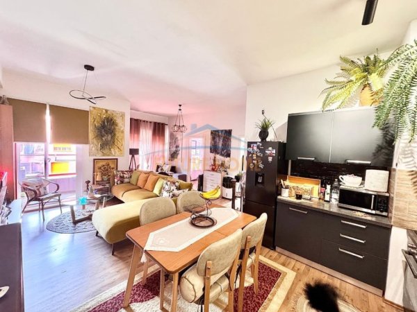 Tirane, shitet apartament 2+1 Kati 8, 82 m² 129.000 € (Mangalem, Ali Dem,Tiranë.)