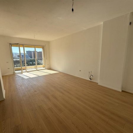 Tirane, shitet apartament 3+1+Ballkon Kati 4, 150 m² 230.000 € (Fusha Aviacionit)