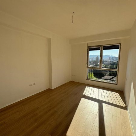 Tirane, shitet apartament 3+1+Ballkon Kati 4, 150 m² 230.000 € (Fusha Aviacionit)