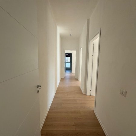 Tirane, shitet apartament 3+1+Ballkon Kati 4, 150 m² 230.000 € (Fusha Aviacionit)