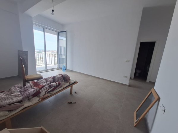 Tirane, jepet me qera apartament 1+1+Ballkon Kati 6, 65 m² 300 € (Rruga 5 MAJI)