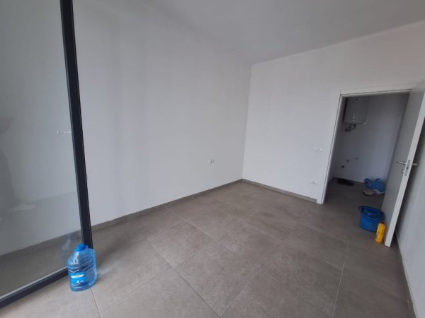 Tirane, jepet me qera apartament 1+1+Ballkon Kati 6, 65 m² 300 € (Rruga 5 MAJI)