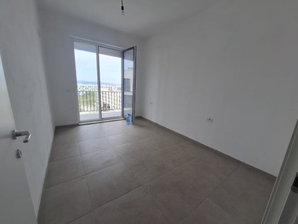 Tirane, jepet me qera apartament 1+1+Ballkon Kati 6, 65 m² 300 € (Rruga 5 MAJI)