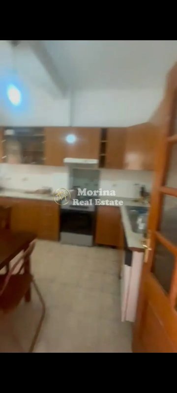 Tirane, jepet me qera shtepi 3+1 Kati 2, 110 m² 500 € (Bulevardi i Ri)