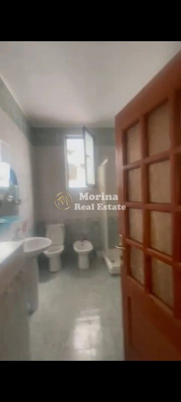 Tirane, jepet me qera shtepi 3+1 Kati 2, 110 m² 500 € (Bulevardi i Ri)