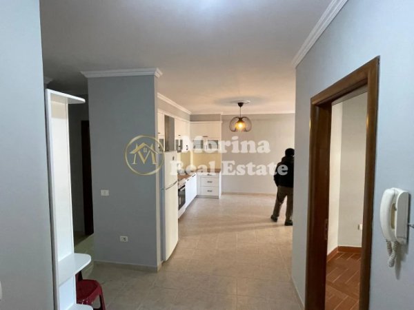 Tirane, jepet me qera apartament 2+1 Kati 3, 110 m² 650 € (Komuna e Parisit)