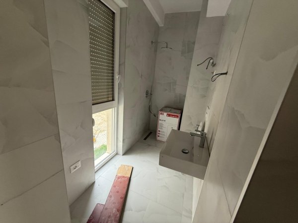 Tirane, shes Vile 3+1+Ballkon Kati 0, 200 m² 310.000 € (rruga Turdive)