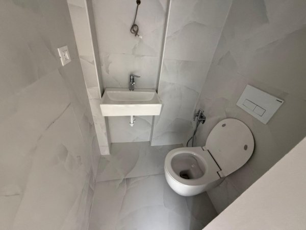 Tirane, shes Vile 3+1+Ballkon Kati 0, 200 m² 310.000 € (rruga Turdive)