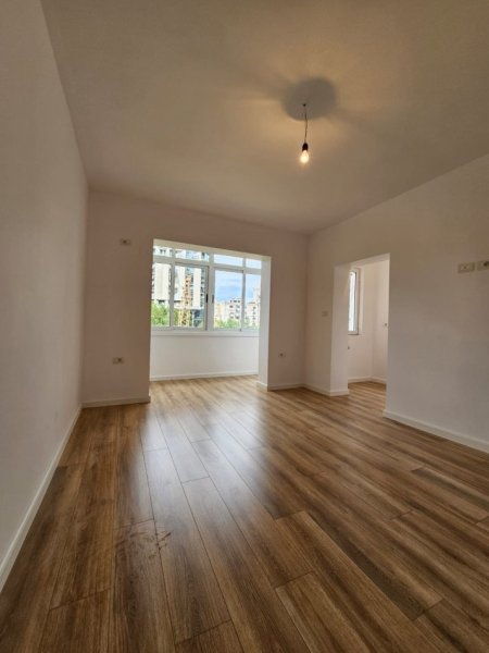 Tirane, jepet me qera apartament Kati 4, 31 m² 93.000 € (Posta Shqiptare , Qender)