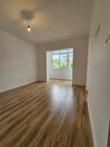 Tirane, jepet me qera apartament Kati 4, 31 m² 93.000 € (Posta Shqiptare , Qender)