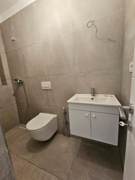 Tirane, jepet me qera apartament Kati 4, 31 m² 93.000 € (Posta Shqiptare , Qender)