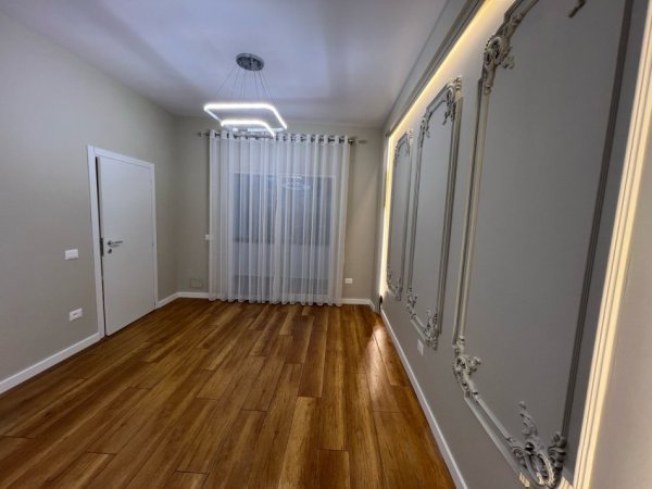 Tirane, shitet apartament 1+1+Ballkon Kati 4, 61 m² 130.000 € (Rruga e Kavajes)