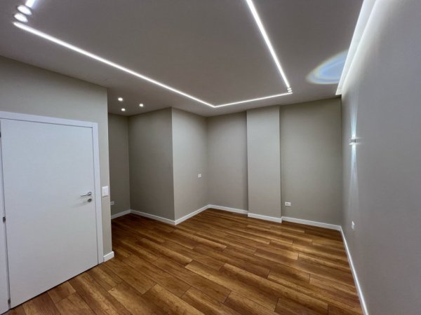 Tirane, shitet apartament 1+1+Ballkon Kati 4, 61 m² 130.000 € (Rruga e Kavajes)