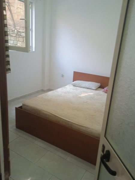 Tirane, jepet me qera apartament 1+1 , 65 m² 250 € (Rruga Muhamed Deliu. FRESKU.)
