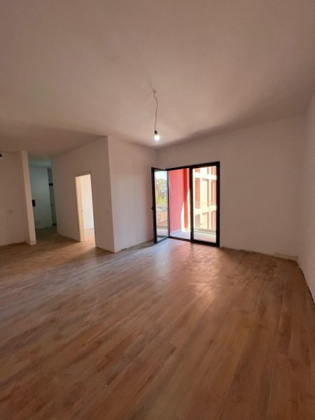 Tirane, shitet 1+1 Kati 2, 80 m² 224.000 € (Rruga e kavajes)