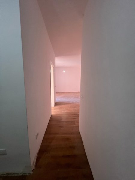 Tirane, shitet 1+1 Kati 2, 80 m² 224.000 € (Rruga e kavajes)