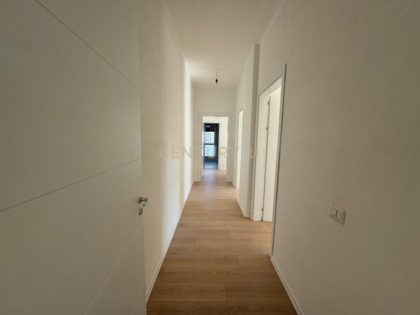 Tirane, shitet apartament Kati 5, 149 m² 230.000 € 