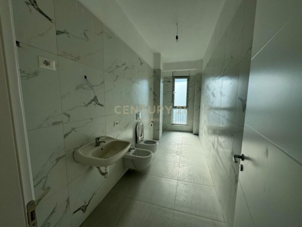 Tirane, shitet apartament Kati 5, 149 m² 230.000 € 