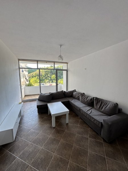 Tirane, jepet me qera apartament 2+1 Kati 3, 85 m² 350 € (Fresk , Stacioni i fundit i Porcelanit)
