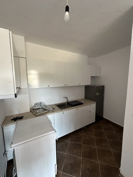Tirane, jepet me qera apartament 2+1 Kati 3, 85 m² 350 € (Fresk , Stacioni i fundit i Porcelanit)