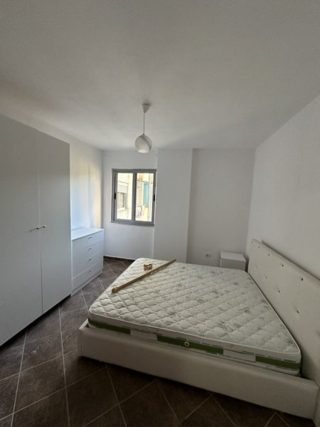 Tirane, jepet me qera apartament 2+1 Kati 3, 85 m² 350 € (Fresk , Stacioni i fundit i Porcelanit)