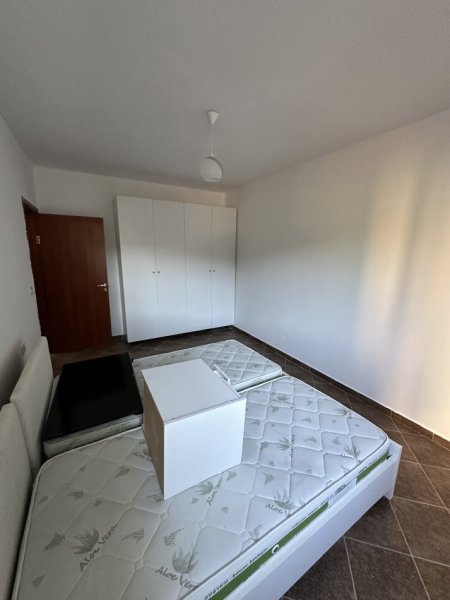 Tirane, jepet me qera apartament 2+1 Kati 3, 85 m² 350 € (Fresk , Stacioni i fundit i Porcelanit)
