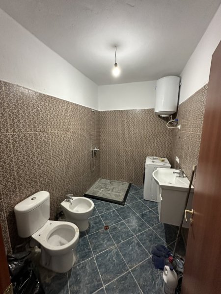 Tirane, jepet me qera apartament 2+1 Kati 3, 85 m² 350 € (Fresk , Stacioni i fundit i Porcelanit)