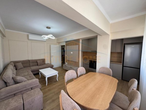 Rruga Portit, shitet apartament 2+1+Ballkon Kati 4, 89 m² 180.000 € (Durres)