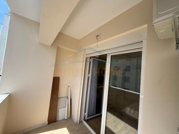 Rruga Portit, shitet apartament 2+1+Ballkon Kati 4, 89 m² 180.000 € (Durres)