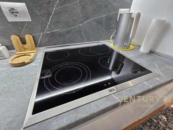 Tirane, jepet me qera apartament 1+1+Ballkon Kati 6, 73 m² 700 € (ish fusha e aviacionit)