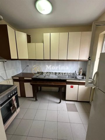 Tirane, jepet me qera apartament 2+1 Kati 4, 80 m² 500 € (Bulevardi Zogu i Pare)