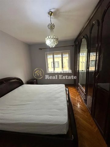 Tirane, jepet me qera apartament 2+1 Kati 4, 80 m² 500 € (Bulevardi Zogu i Pare)