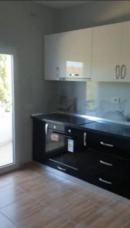 Tirane, jepet me qera shtepi 3+1 Kati 2, 200 m² 800 € (Kodra e Priftit)