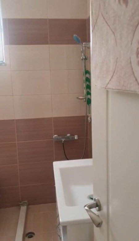 Tirane, jepet me qera shtepi 3+1 Kati 2, 200 m² 800 € (Kodra e Priftit)