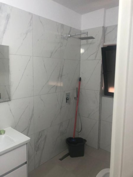 Tirane, shitet apartament 2+1+Ballkon Kati 8, 116 m² 261.000 € (Rruga e Dibres)