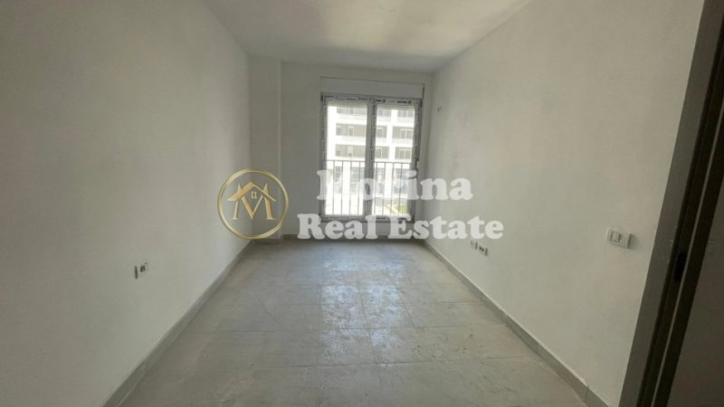 Tirane, jepet me qera apartament 3+1 , 117 m² 400 € (Rruga 5 Maji)