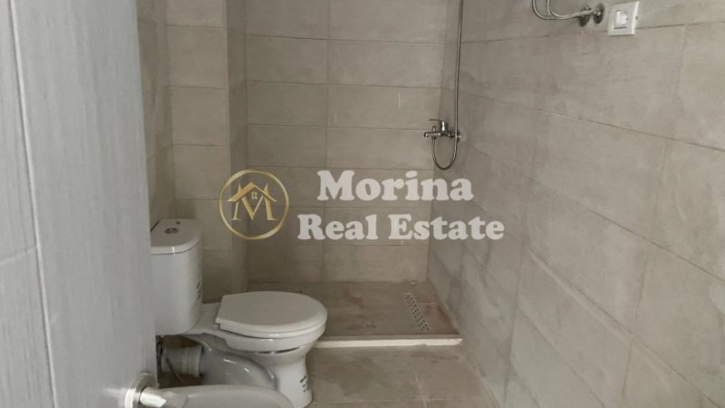 Tirane, jepet me qera apartament 3+1 , 117 m² 400 € (Rruga 5 Maji)