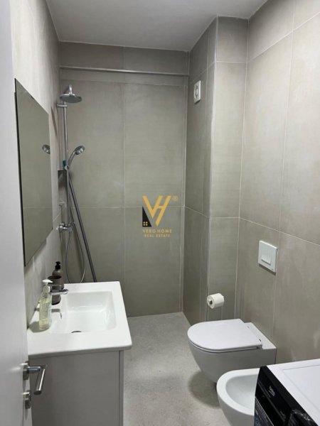 Tirane, jepet me qera apartament 1+1+Ballkon Kati 3, 55 m² 400 € (QTU)