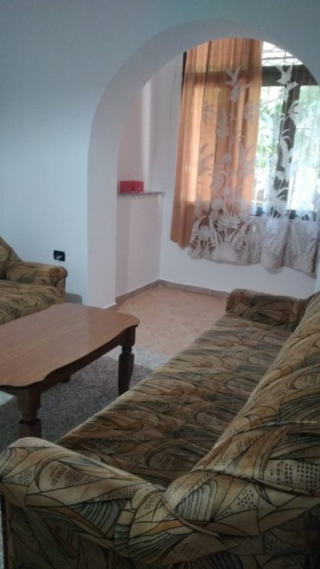 Tirane, jepet me qera apartament 2+1 Kati 1, 75 m² 350 € (Rruga Ferit Xhajko)