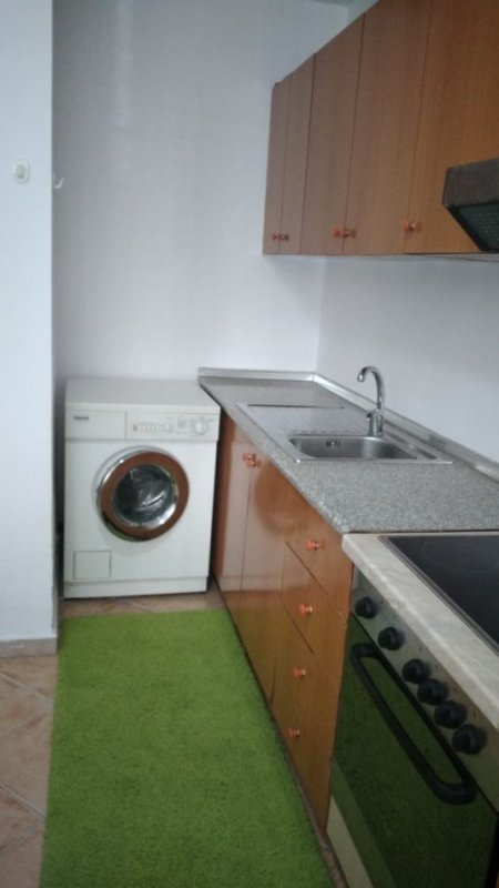 Tirane, jepet me qera apartament 2+1 Kati 1, 75 m² 350 € (Rruga Ferit Xhajko)