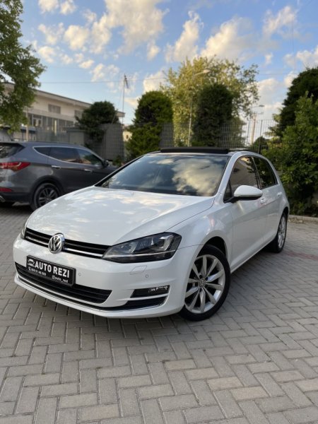 Fier, shitet makine Voswagen Nafte, e bardhë automatik 174 km 11.000 €