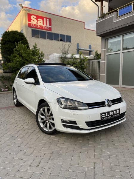Fier, shitet makine Voswagen Nafte, e bardhë automatik 174 km 11.000 €