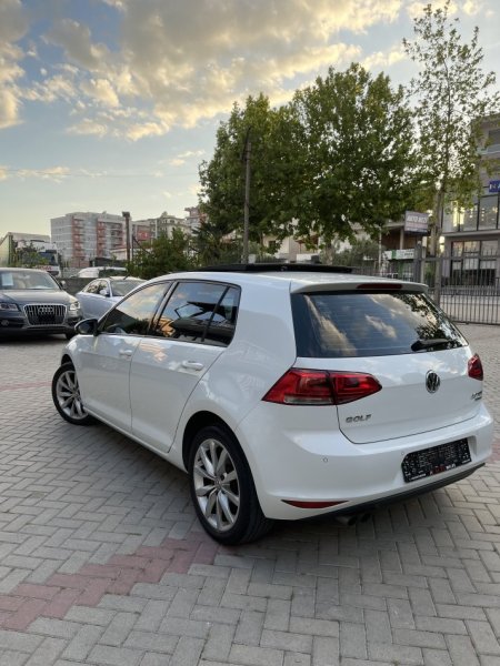 Fier, shitet makine Voswagen Nafte, e bardhë automatik 174 km 11.000 €