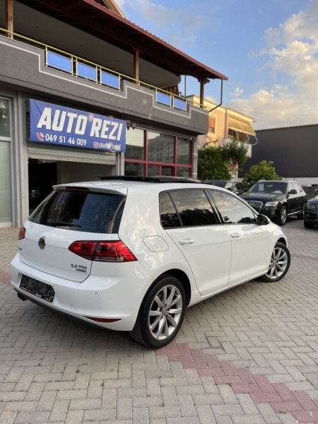 Fier, shitet makine Voswagen Nafte, e bardhë automatik 174 km 11.000 €