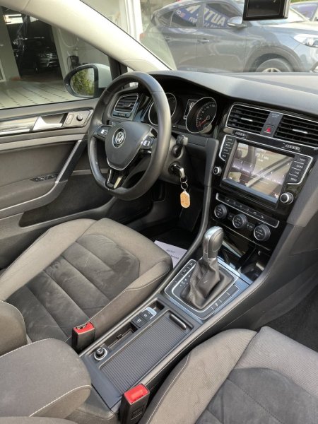 Fier, shitet makine Voswagen Nafte, e bardhë automatik 174 km 11.000 €